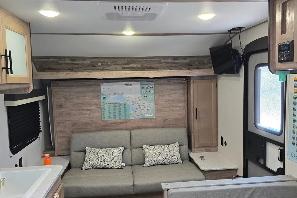 Andmel's Grand River 22MB Travel Trailer