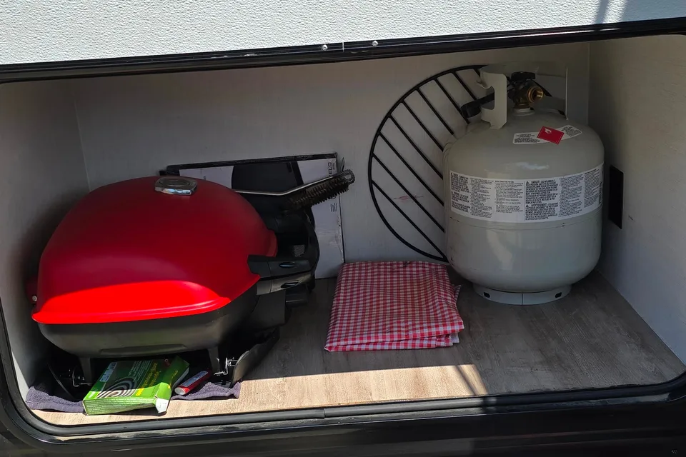 Andmel's Grand River 22MB Travel Trailer