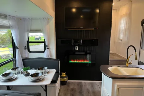 Sun Cliff View Retreat Sherkston Shores Luxury RV
