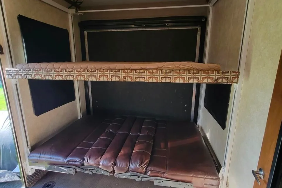 Ryan's Toy Hauler 10' Garage