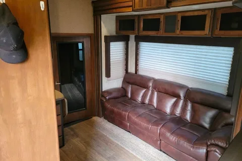 Ryan's Toy Hauler 10' Garage
