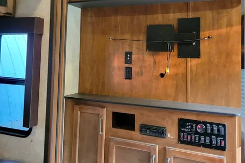 Ryan's Toy Hauler 10' Garage