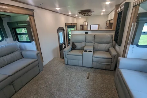 Stein’s Prime Time Sanibel Fifth Wheel