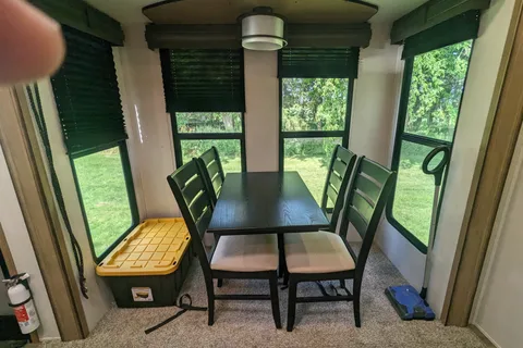 Stein’s Prime Time Sanibel Fifth Wheel