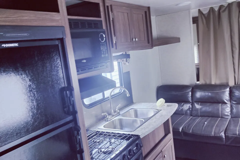 Michael's Heartland Pioneer 27 Travel Trailer