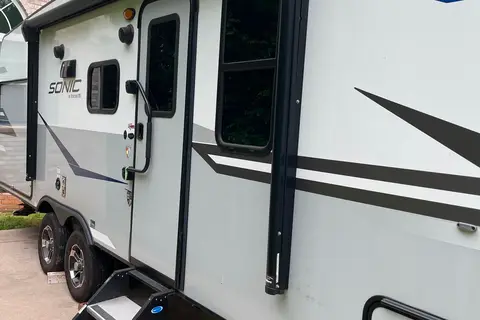 Tasha's Venture RV Sonic 220VRB Travel Trailer