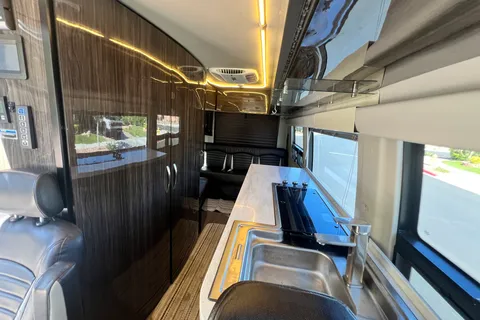 Silver Summit Mercedes Sprinter | 4x4 Winnebago