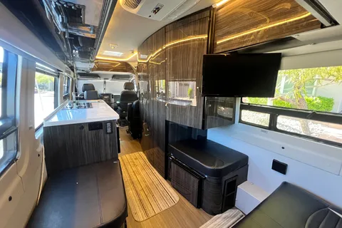 Silver Summit Mercedes Sprinter | 4x4 Winnebago