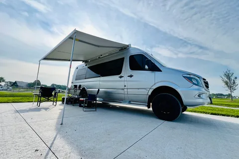 Silver Summit Mercedes Sprinter | 4x4 Winnebago