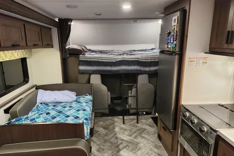 Coaster Seeker Forest River Sunseeker Class C
