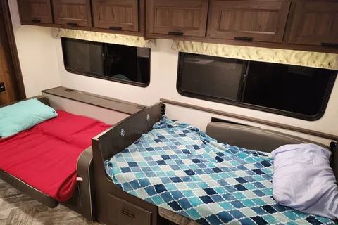 Coaster Seeker Forest River Sunseeker Class C