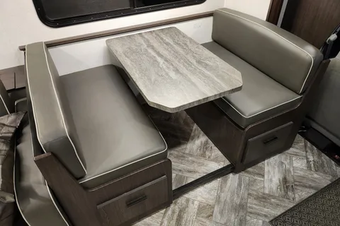 Coaster Seeker Forest River Sunseeker Class C