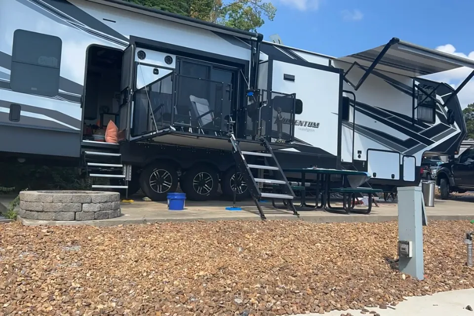 Thompson's Grand Design Momentum 399TH-R Fifth Wheel