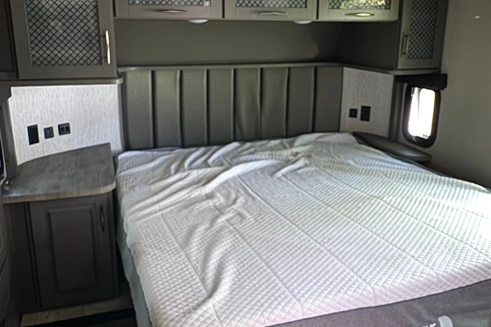 Thompson's Grand Design Momentum 399TH-R Fifth Wheel