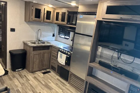 Nicole's zinger 298BH Travel Trailer