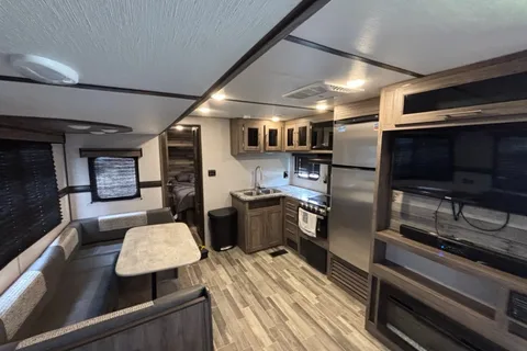 Nicole's zinger 298BH Travel Trailer