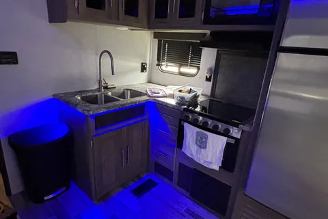 Nicole's zinger 298BH Travel Trailer