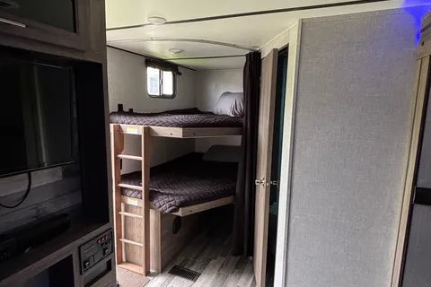 Nicole's zinger 298BH Travel Trailer
