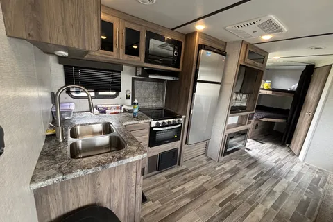 Nicole's zinger 298BH Travel Trailer