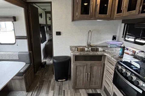 Nicole's zinger 298BH Travel Trailer