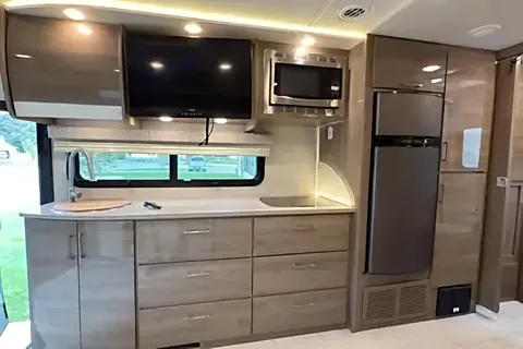 WiFi - Luxurious - Diesel - Great MPG (2)