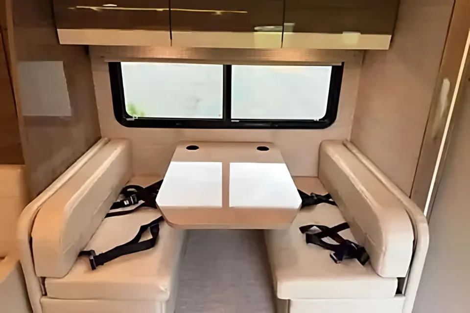 WiFi - Luxurious - Diesel - Great MPG (2)
