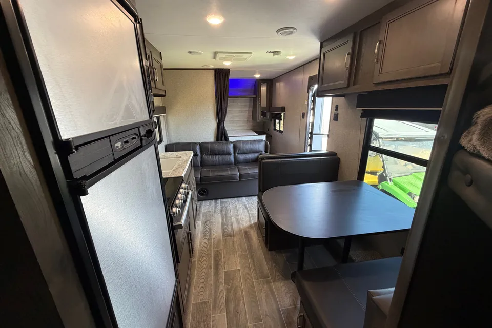 Spacious Clean 29' Jayco 264BH Trailer