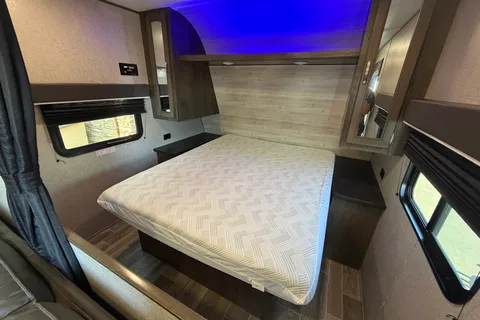 Spacious Clean 29' Jayco 264BH Trailer
