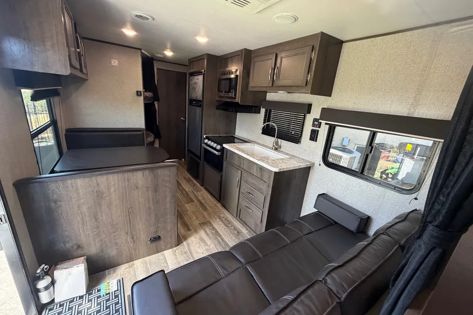 Spacious Clean 29' Jayco 264BH Trailer
