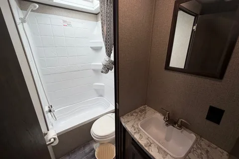 Spacious Clean 29' Jayco 264BH Trailer