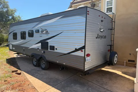 Spacious Clean 29' Jayco 264BH Trailer