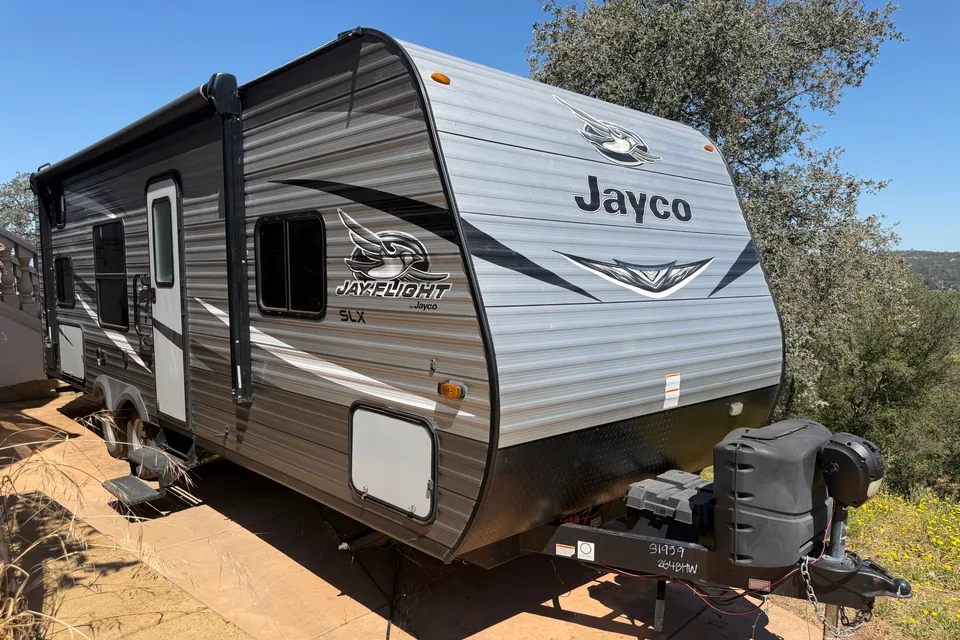 Spacious Clean 29' Jayco 264BH Trailer