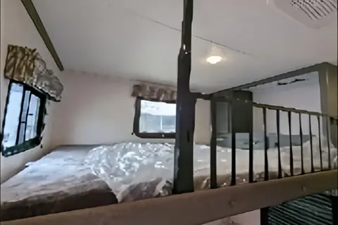 Spacious, Stylish, Family-Friendly: Camping Comfort 5th Wheel