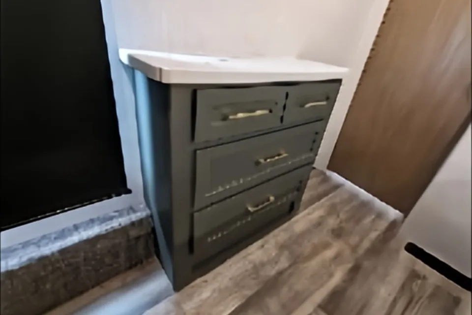 Spacious, Stylish, Family-Friendly: Camping Comfort 5th Wheel
