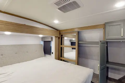 Spacious, Stylish, Family-Friendly: Camping Comfort 5th Wheel