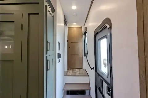 Spacious, Stylish, Family-Friendly: Camping Comfort 5th Wheel