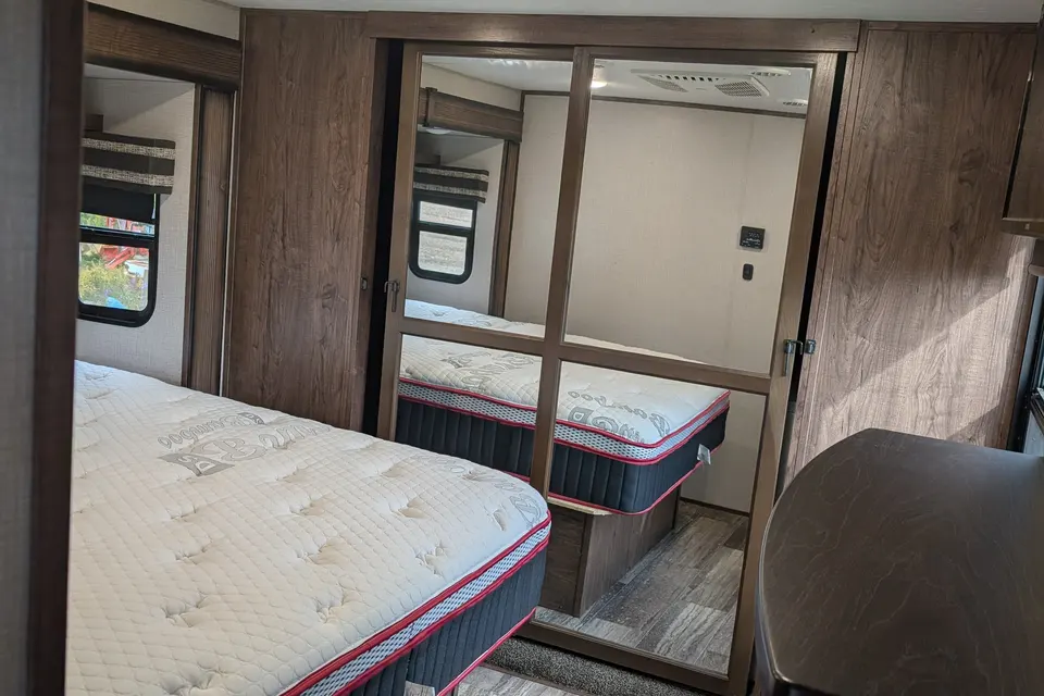 Victoria's Durango 2020 Durango 321 RKT Fifth Wheel