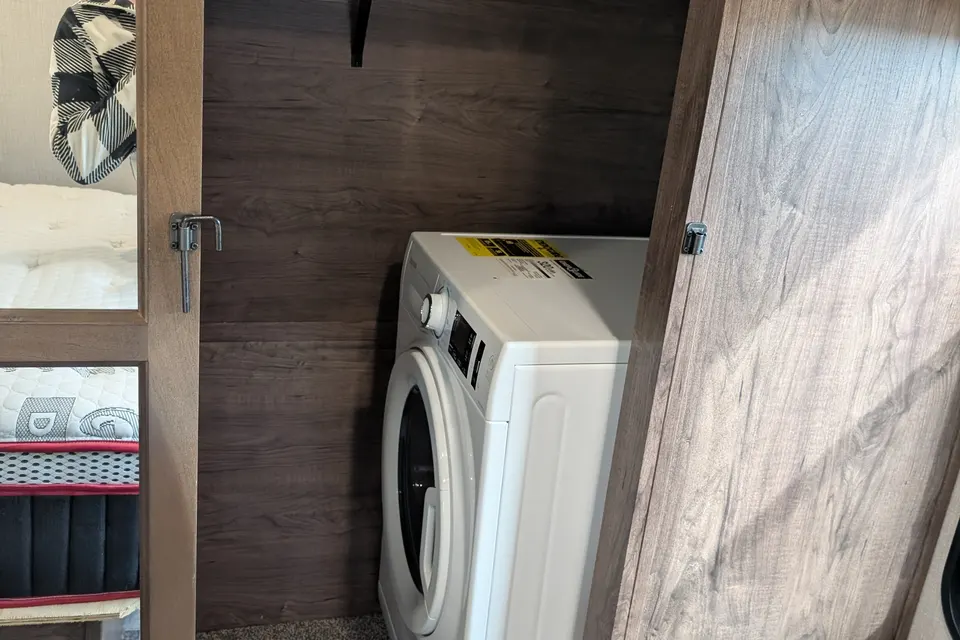 Victoria's Durango 2020 Durango 321 RKT Fifth Wheel