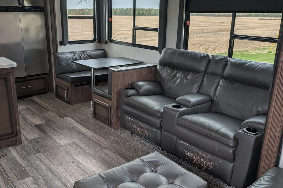 Victoria's Durango 2020 Durango 321 RKT Fifth Wheel
