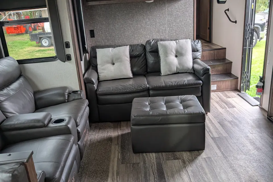 Victoria's Durango 2020 Durango 321 RKT Fifth Wheel