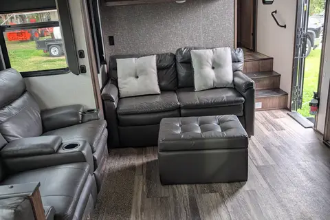 Victoria's Durango 2020 Durango 321 RKT Fifth Wheel