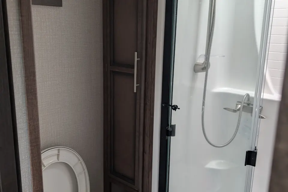 Victoria's Durango 2020 Durango 321 RKT Fifth Wheel