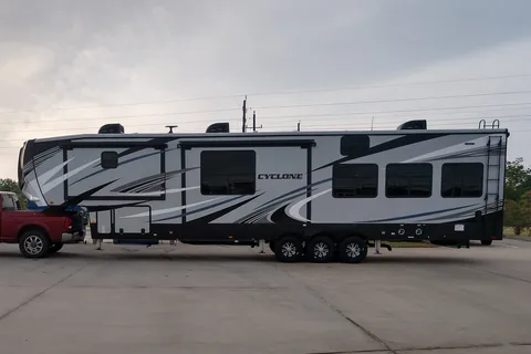 Heartland Cyclone 4115 Toy Hauler