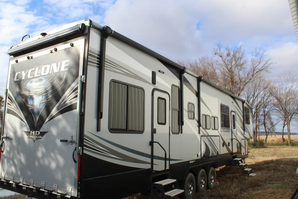 Heartland Cyclone 4115 Toy Hauler