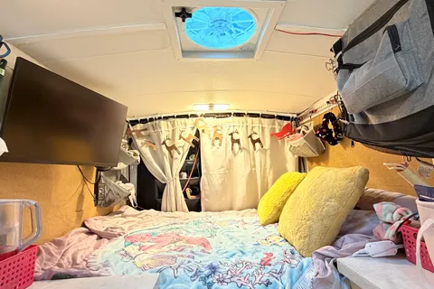 Frank's Ford Transit 250 Campervan