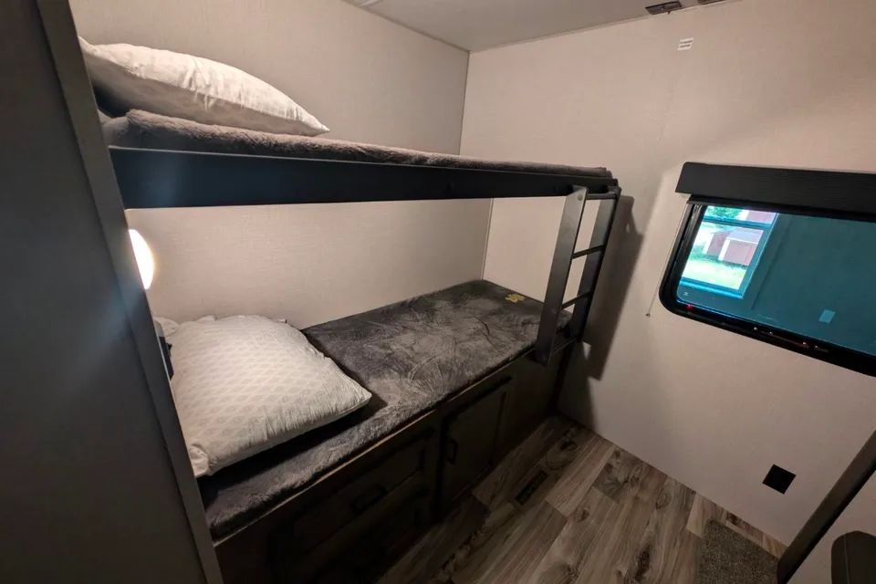 Joseph's Venture 332bvh Travel Trailer