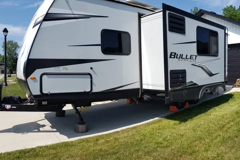 Travel Trailer in Lambton Shores