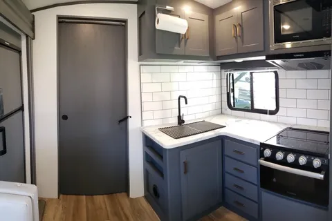 Travel Trailer in Lambton Shores