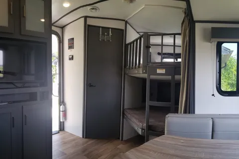 Travel Trailer in Lambton Shores