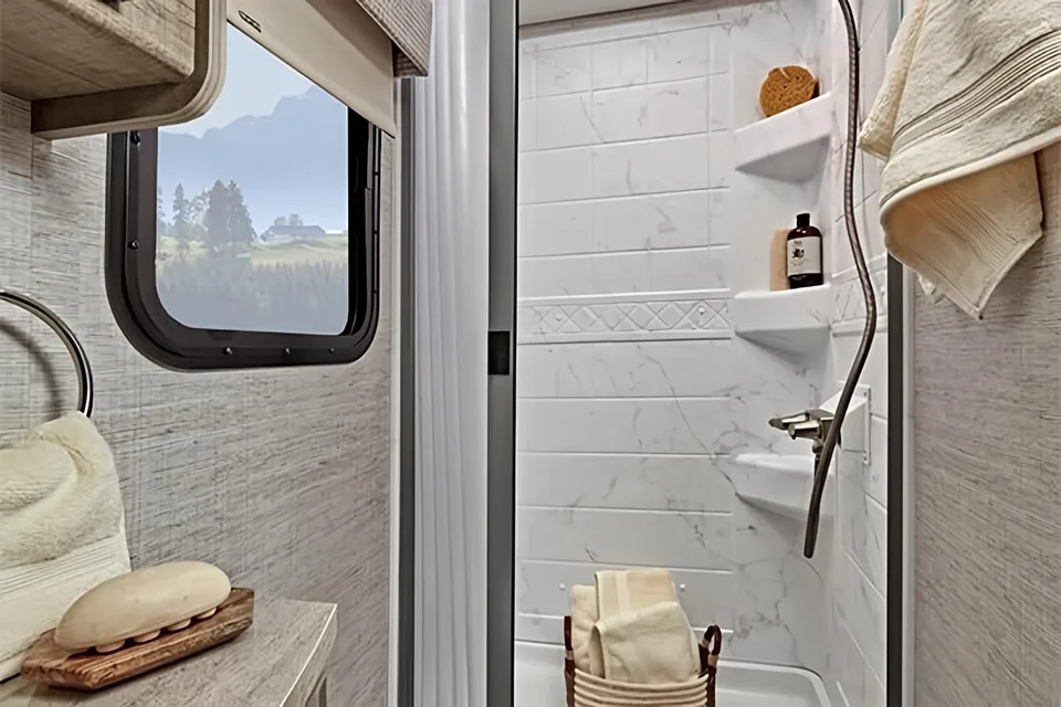 2021 Luxury Class C, sleep 5,Mercedes! Solar, AC, Heat, Generator, Slide out and Starlink